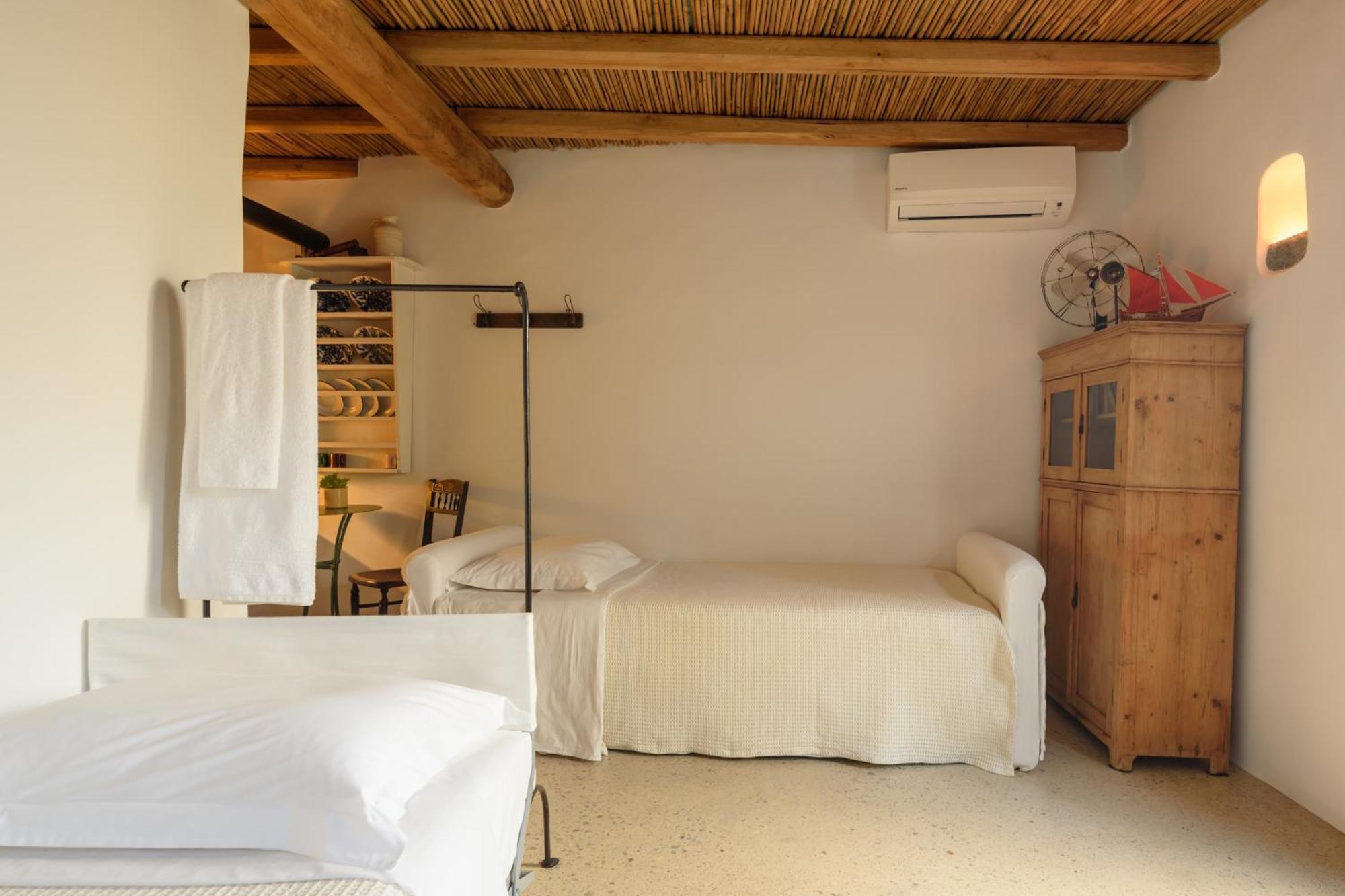 Mezzolovero Suites Kímolos Extérieur photo